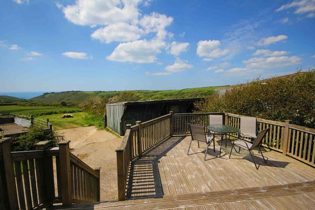 Spacious Cabin On Isolated Farm With Sea View Bude Exteriér fotografie