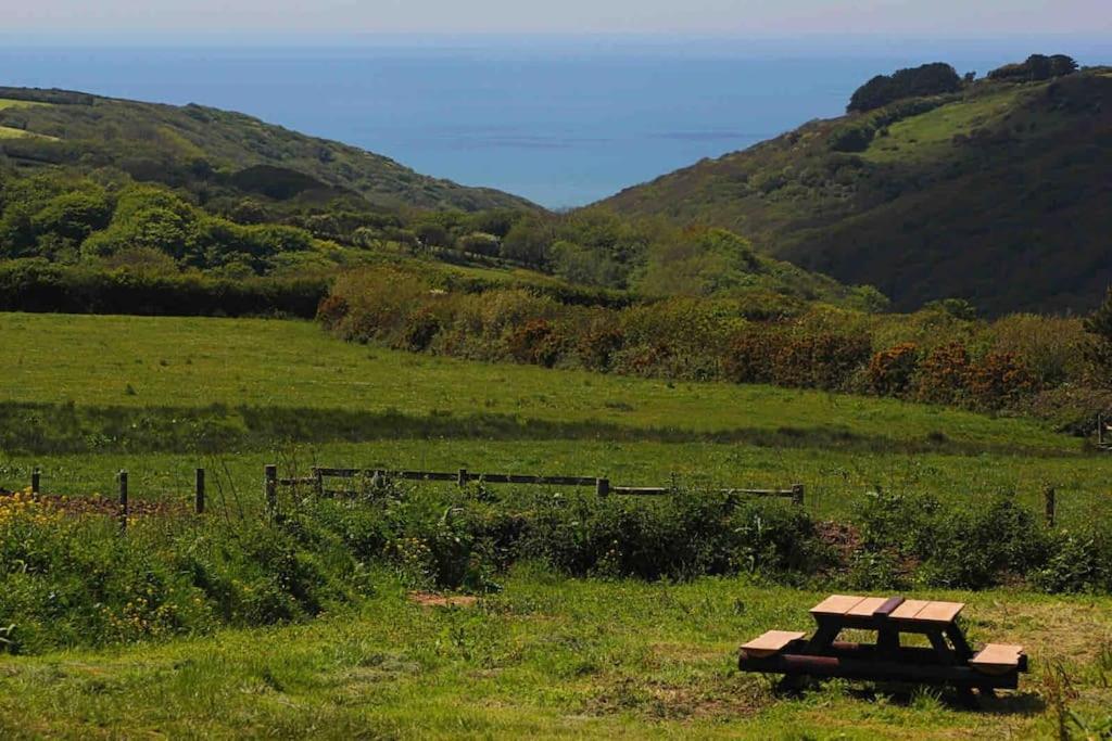 Spacious Cabin On Isolated Farm With Sea View Bude Exteriér fotografie